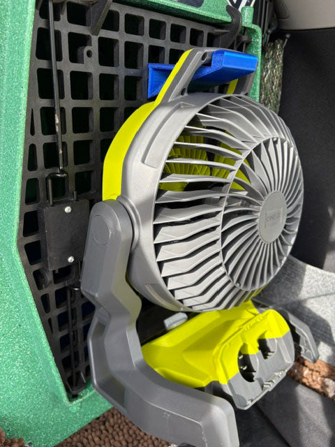 WH-Ruffland Fan Holder for Kennel